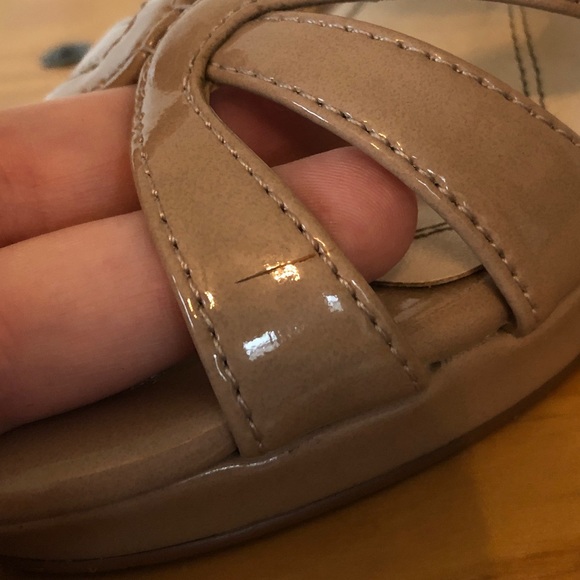 Tahari Patent Leather Heels in Nude, Size 7 - Picture 9 of 12